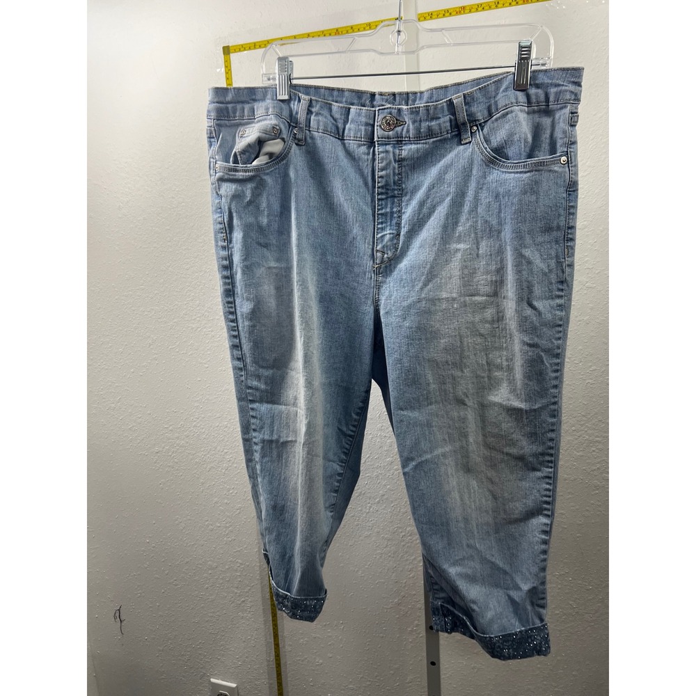 Gloria Vanderbilt Light Wash Rhinestone Cuff Capri Jeans Womens 18 Slimming Crop